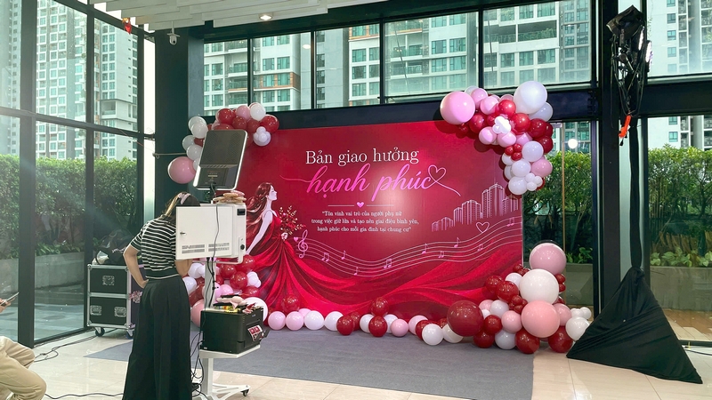 Backdrop và photobooth chủ đề Bản giao hưởng hạnh phúc tại Vista Verde sai-gon-light-event-backdrop-photobooth-20-10-08.jpg