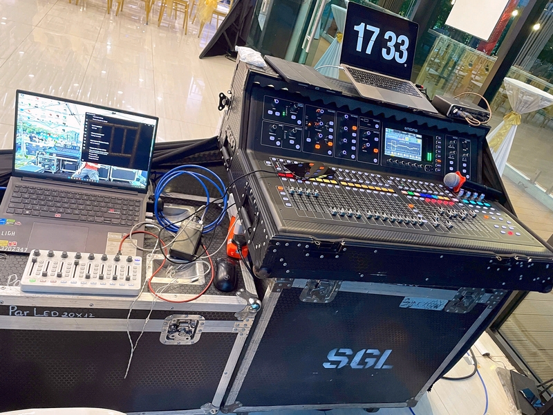 Bàn mixer và thiết bị điều khiển âm thanh tại chương trình acoustic Vista Verde sai-gon-light-event-ban-mixer-am-thanh-su-kien-05.jpg