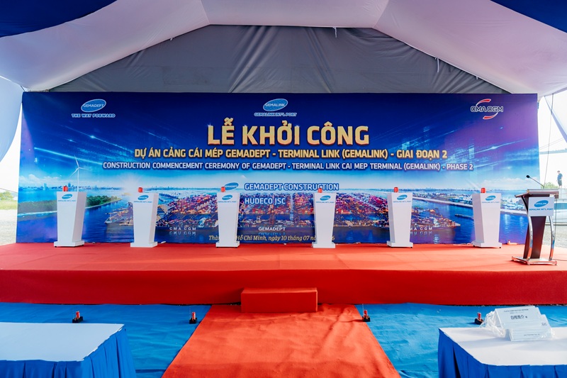 Sân khấu lễ khởi công là khu vực trung tâm cho phần phát biểu, nghi thức và hình ảnh truyền thông 5-khu-vuc-san-khau-le-khoi-cong-cang-gemalink.jpg