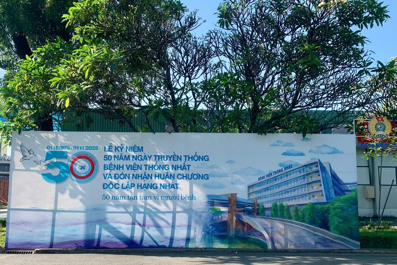 buc-tuong-ky-niem-benh-vien-thong-nhat-18.jpg
