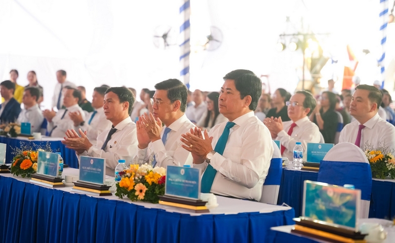 chan-dung-dai-bieu-benh-vien-thong-nhat-09.jpg