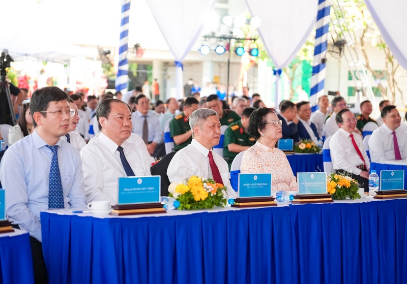 dai-bieu-tham-du-le-khoi-cong-benh-vien-thong-nhat-05.jpg