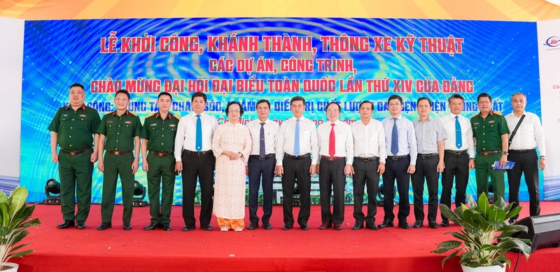 tap-the-dai-bieu-le-khoi-cong-benh-vien-thong-nhat-08.jpg
