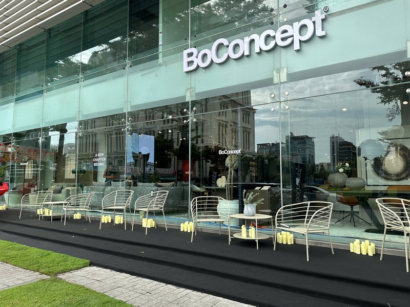 Không gian showroom BoConcept trong ngày khai trương cần được giữ gọn gàng, hiện đại và đúng tinh thần thương hiệu mat-tien-showroom-boconcept-ngay-khai-truong-10.jpg