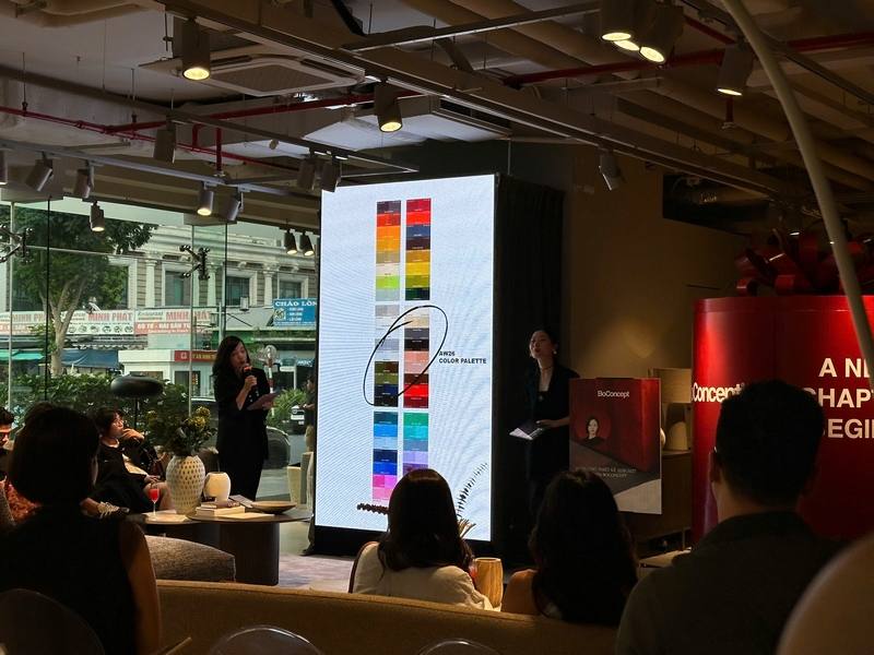 LED hỗ trợ phần trend talk, giúp nội dung về màu sắc và xu hướng nội thất được truyền tải trực quan hơn trend-talk-boconcept-man-hinh-led-11.jpg