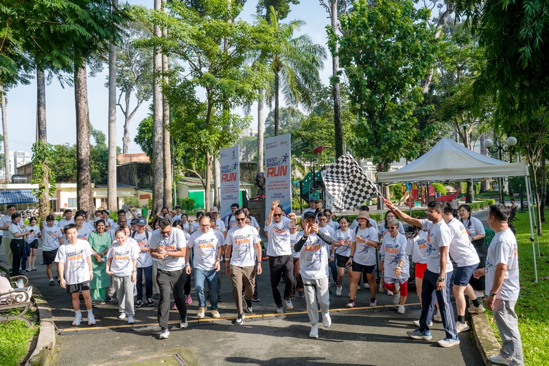 Không khí hào hứng khi các thành viên bắt đầu hành trình Viksit Bharat Run 2026. viksit-bharat-run-2026-khoanh-khac-xuat-phat.jpg