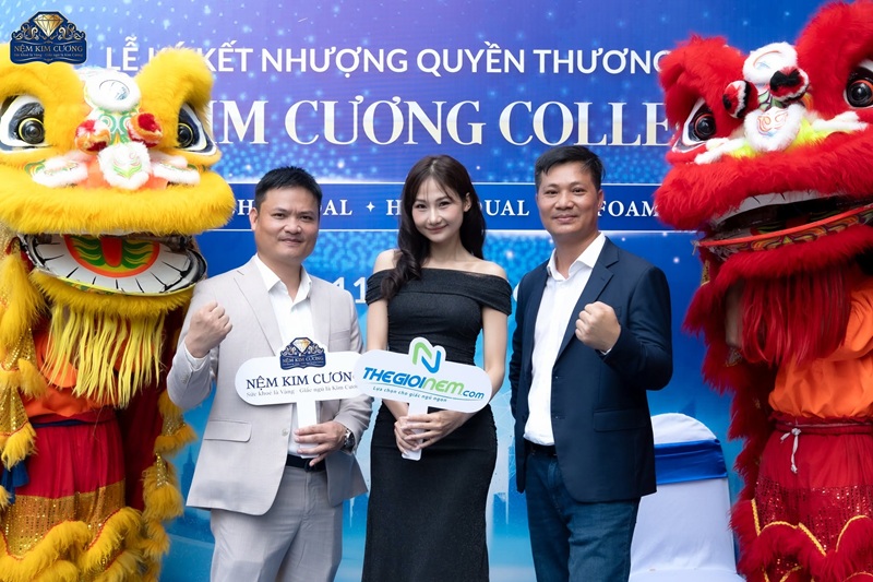 Khu vực check-in giúp khách mời lưu lại hình ảnh và tăng nhận diện sự kiện sau chương trình check-in-le-ky-ket-nem-kim-cuong-the-gioi-nem-11.jpg