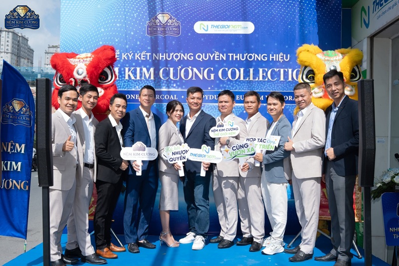 Không gian lễ ký kết nhượng quyền thương hiệu giữa Nệm Kim Cương và Hệ thống Thế Giới Nệm le-ky-ket-nhuong-quyen-nem-kim-cuong-the-gioi-nem-01.jpg