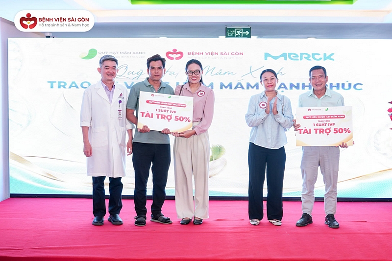 san-khau-trao-tang-ho-tro-ivf-benh-vien.jpg