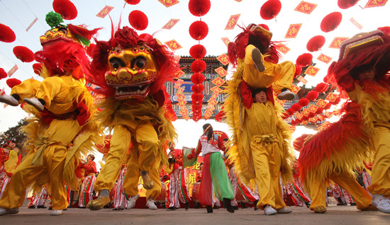 Cho thuê múa lân khai trương chuyên nghiệp tại TP.HCM Đội múa lân chuyên nghiệp biểu diễn trong lễ khai trương doanh nghiệp, cửa hàng, showroom do Sài Gòn Light Event cung cấp.