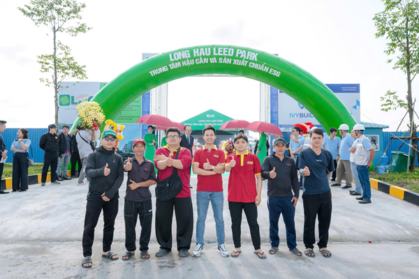 Đội ngũ nhân sự Sài Gòn Light Event hỗ trợ setup, điều phối và vận hành sự kiện doi-ngu-nhan-su-sai-gon-light-event-12.jpg