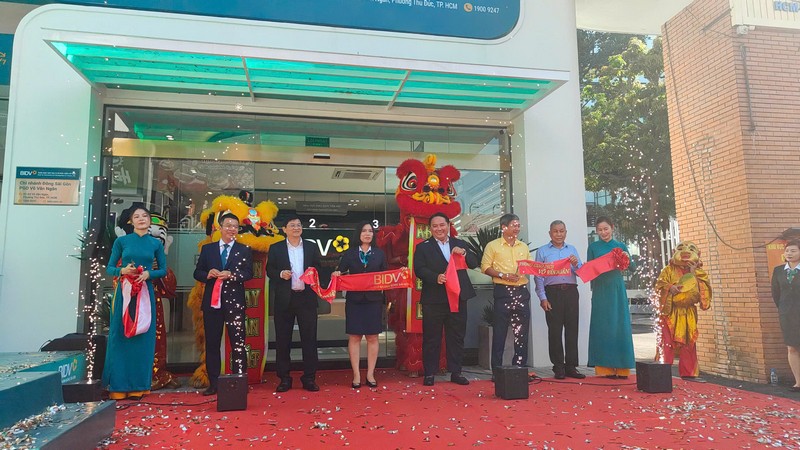 bidvvovanngan/khai-truong-phong-giao-dich-bidv-vo-van-ngan_11.jpg