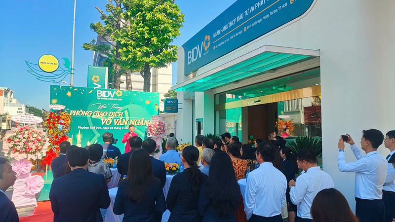 bidvvovanngan/khai-truong-phong-giao-dich-bidv-vo-van-ngan_25.jpg