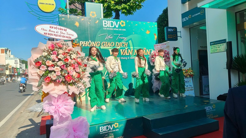 bidvvovanngan/khai-truong-phong-giao-dich-bidv-vo-van-ngan_27.jpg