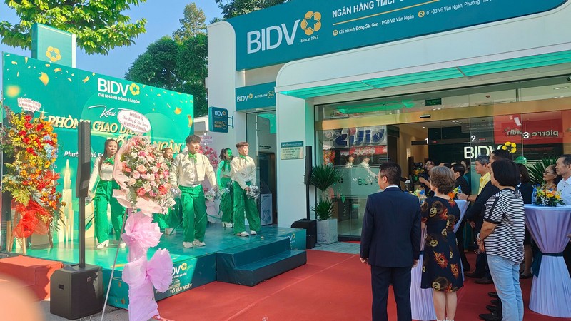 bidvvovanngan/khai-truong-phong-giao-dich-bidv-vo-van-ngan_28