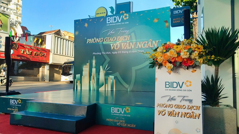 khai-truong-phong-giao-dich-bidv-vo-van-ngan_3
