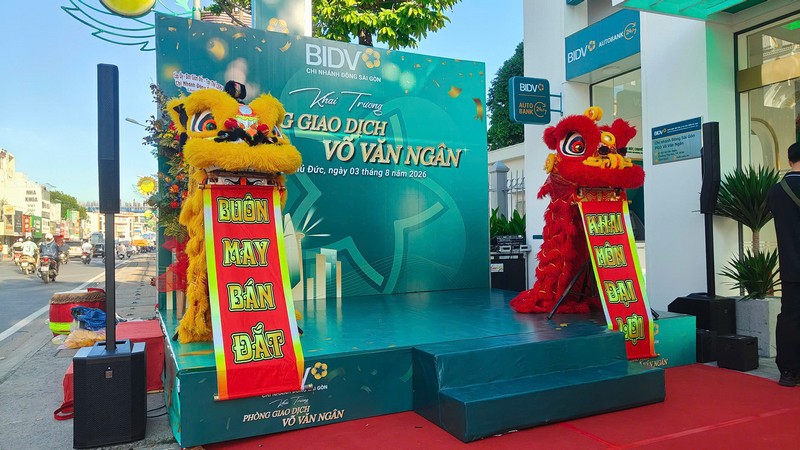 https://nhansusaigon.com/upload/minhthu/bidvvovanngan/khai-truong-phong-giao-dich-bidv-vo-van-ngan_30.