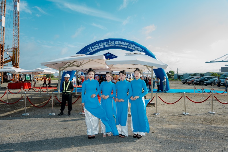 don-khach-le-khoi-cong-cang-gemalink