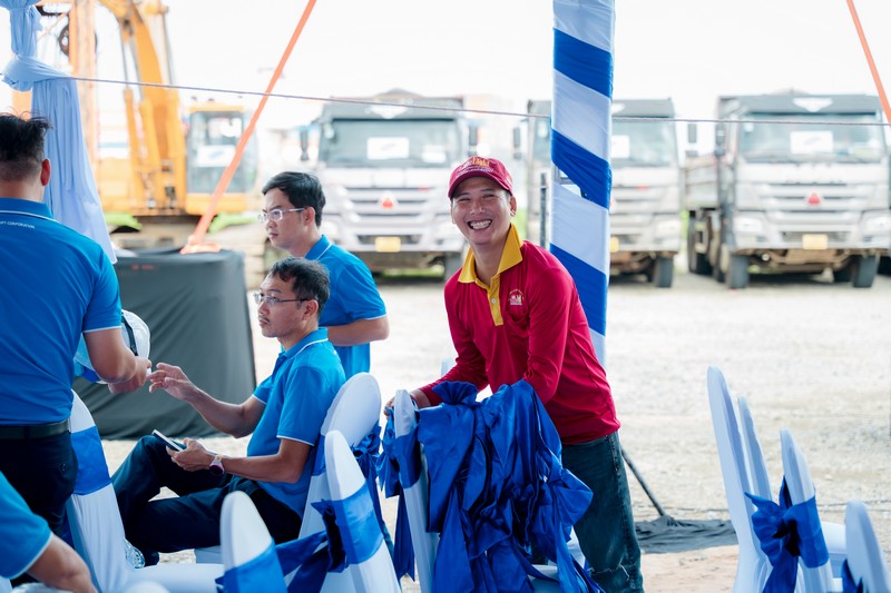 Lắp đặt bàn ghế Lễ khởi công Cảng Gemalink giai đoạn 2 lap-dat-ban-ghe-le-khoi-cong-gemalink