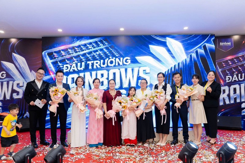Khu vực sân khấu tại cuộc thi Soroban Rainbows 2026 cuoc-thi-toan-rainbows.jpg_10.jpg