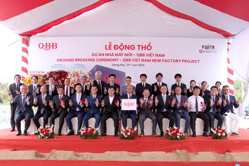 Chụp hình lưu niệm đại biểu lễ động thổ QBB chup-hinh-luu-niem-dai-bieu-le-dong-tho-qbb