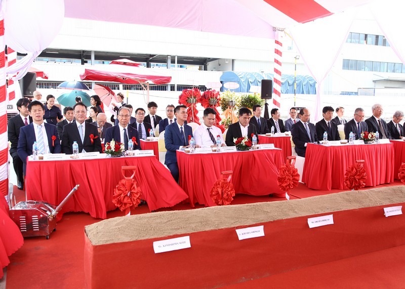 Không gian khách mời trong nhà bạt lễ động thổ dai-bieu-tham-du-le-dong-tho-qbb-viet-nam_2