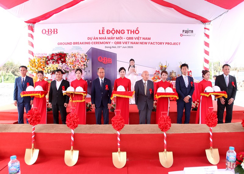 Đại biểu thực hiện nghi thức động thổ QBB dai-bieu-thuc-hien-nghi-thuc-dong-tho-qbb