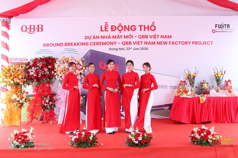 Đội ngũ PG sự kiện chuyên nghiệp pg-ao-dai-ho-tro-nghi-thuc-le-dong-tho-qbb
