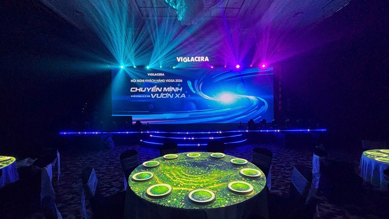 Các thiết bị ánh sáng được lập trình theo từng nội dung của chương trình. sai-gon-light-event-to-chuc-tron-goi-su-kien-chuyen-nghiep