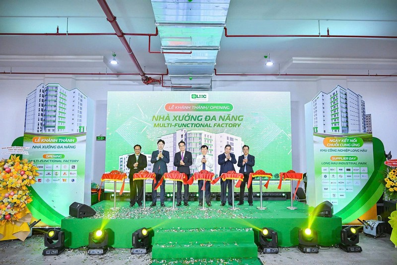 Nghi thức cắt băng là khoảnh khắc quan trọng trong lễ khai trương, khánh thành và các sự kiện doanh nghiệp. khoanh-khac-cat-bang-khai-truong-nha-may-amphenol