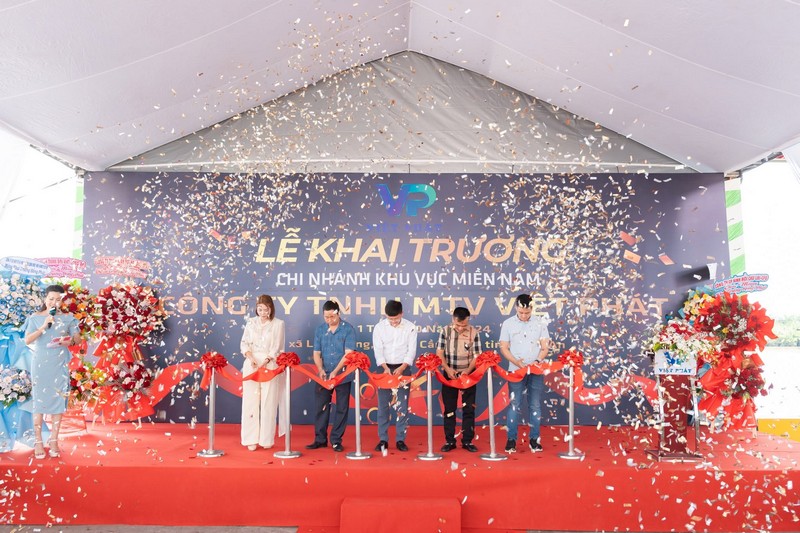 Tổ chức nghi thức cắt băng khai trương trọn gói khoanh-khac-cat-bang-khai-truong-nha-may-amphenol