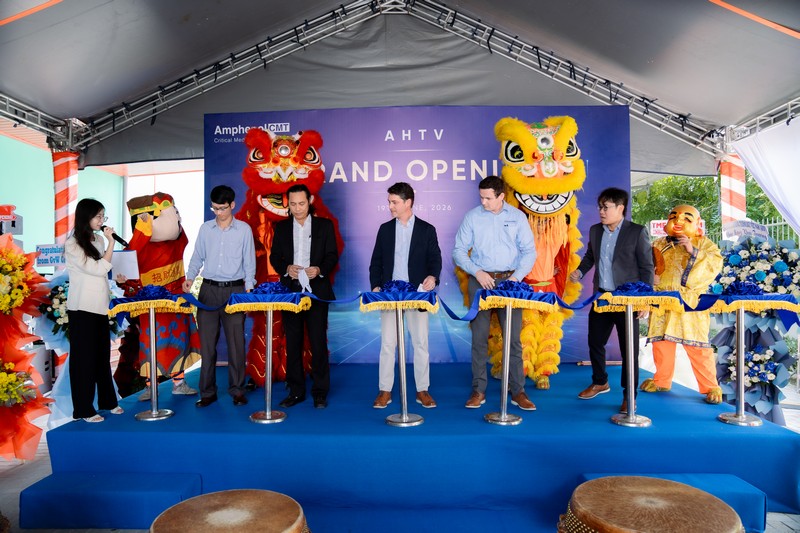 khoanh-khac-cat-bang-khai-truong-nha-may-amphenol