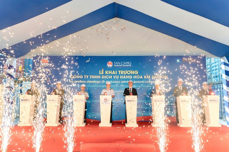 nghi-thuc-khai-truong-voi-phao-dien-san-khau