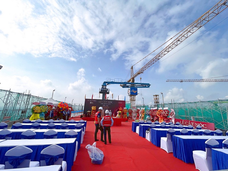 Tổng thể mặt bằng tổ chức lễ cất nóc The Win City tại công trình. bo-tri-ban-ghe-khach-moi-le-cat-noc-the-win-city_3.jpg