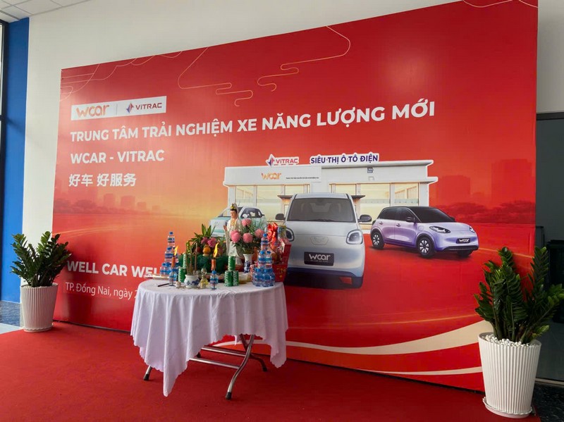 Backdrop được thi công đồng bộ với tổng thể không gian sự kiện sai-gon-light-event-to-chuc-tron-goi-le-khai-truong-sieu-thi-oto-tai-dong-nai_32