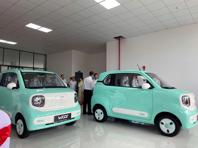 Khu vực trưng bày được bố trí hiện đại, giúp khách mời dễ dàng tham quan, tìm hiểu và trải nghiệm các dòng xe năng lượng mới sai-gon-light-event-to-chuc-tron-goi-le-khai-truong-sieu-thi-oto-tai-dong-nai_42