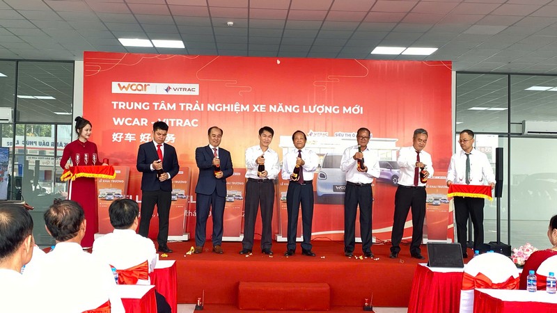 Sài Gòn Light Event đồng hành cùng doanh nghiệp trong lễ khai trương sai-gon-light-event-to-chuc-tron-goi-le-khai-truong-sieu-thi-oto-tai-dong-nai_59