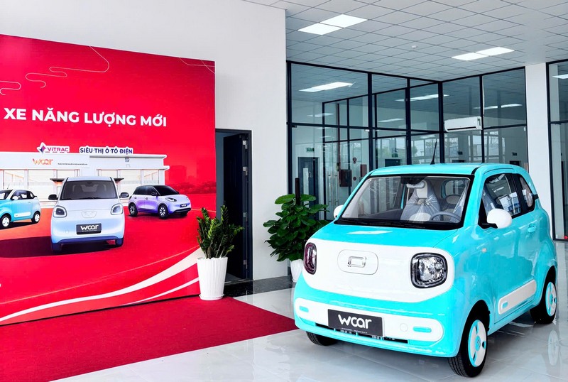 Khu vực trưng bày được bố trí hiện đại, giúp khách mời dễ dàng tham quan, tìm hiểu và trải nghiệm các dòng xe năng lượng mới sai-gon-light-event-to-chuc-tron-goi-le-khai-truong-sieu-thi-oto-tai-dong-nai_65