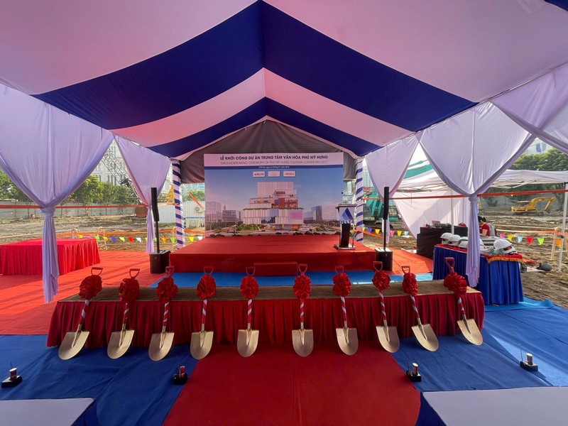 Dụng cụ nghi thức được chuẩn bị đầy đủ phía trước sân khấu sai-gon-light-event-van-hanh-le-khoi-cong-tai-phu-my-hung_14