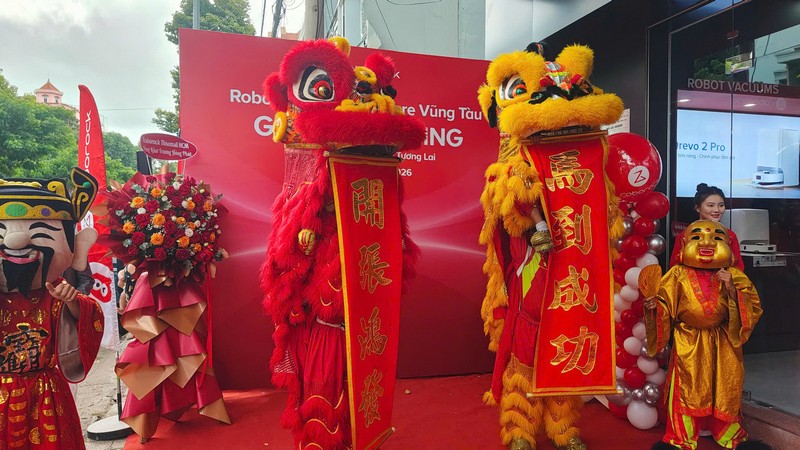 Lân đỏ và lân vàng thực hiện nghi thức chúc mừng khai trương. roborock/khai-truong-roborock-flagship-store-vung-tau-2026_14