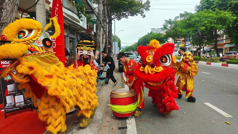 Trống hội và múa lân khai trương Roborock Vũng Tàu roborock/khai-truong-roborock-flagship-store-vung-tau-2026_21
