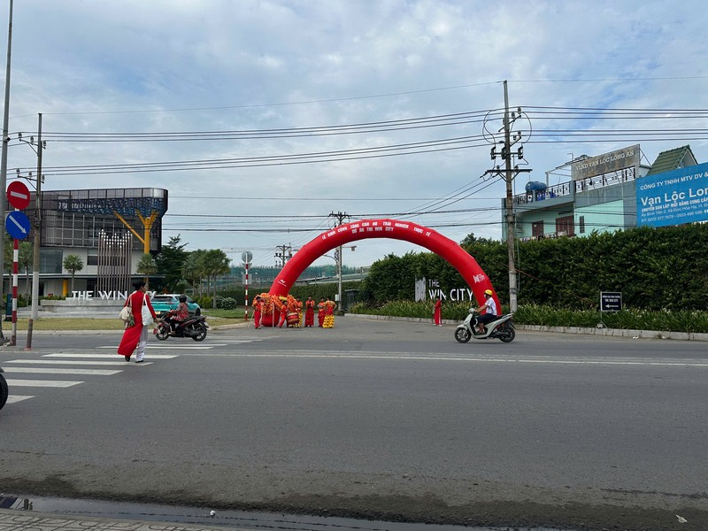 loi-don-khach-le-khoi-cong-the-win-city
