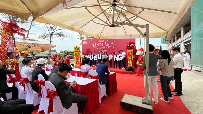 Lân và dàn múa rồng xuất hiện trong nghi thức hoàn thiện “TRUE LIVING” lan-mua-rong-ket-hop-nghi-thuc-true-living