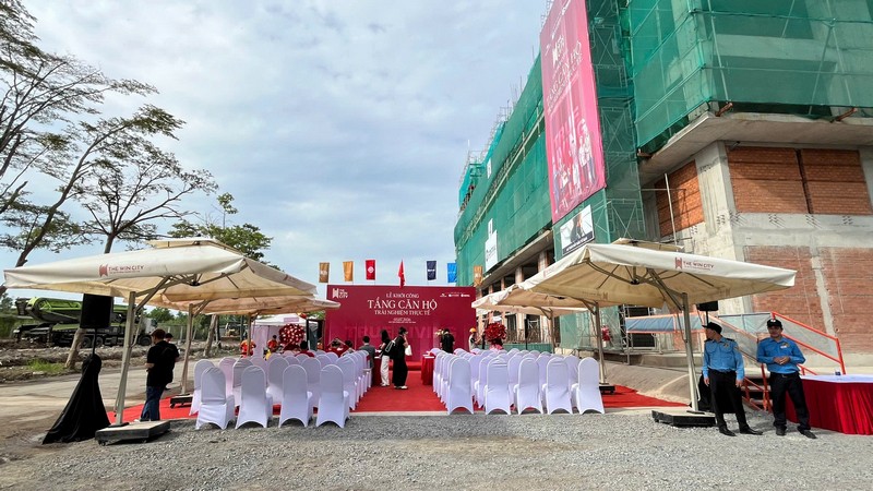bo-tri-ban-ghe-le-khoi-cong-the-win-city