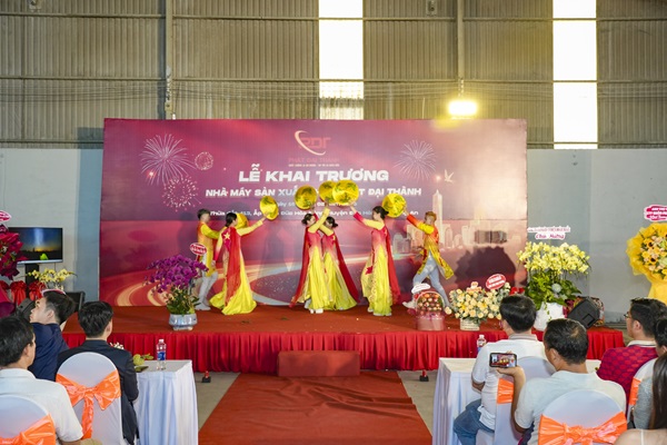to-chuc-le-khai-truong-nha-may-phat-dai-thanh-long-an