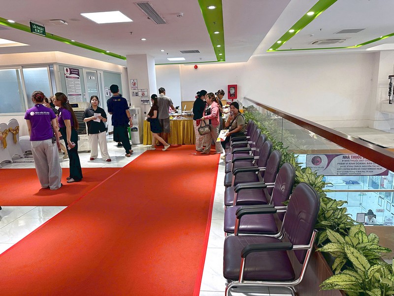 Thiết bị được kiểm tra nhằm bảo đảm sẵn sàng trước thời điểm diễn ra chương trình. toadambenhviensaigon/sai-gon-light-event-cung-cap-thiet-bi-toa-dam-y-khoa_31.jpg