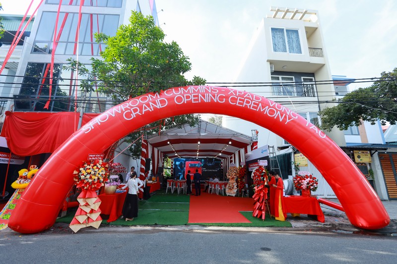 Sài Gòn Light Event đồng hành chuẩn bị các hạng mục phục vụ buổi lễ. cong-hoi-chao-mung-khai-truong-cummins_3.jpg