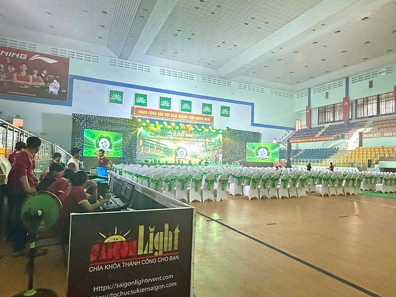 Khu vực FOH được bố trí với tầm nhìn trực diện sân khấu truongtuoi/sai-gon-light-event-setup-thiet-bi-le-xuat-quan-truong-tuoi-dong-nai_71.jpg
