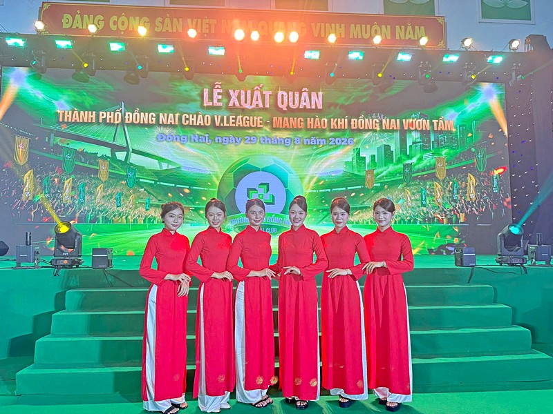 Đội ngũ lễ tân Lễ xuất quân CLB Trường Tươi Đồng Nai truongtuoi/sai-gon-light-event-to-chuc-le-xuat-quan-clb-truong-tuoi-dong-nai-vleague-2026-2027_89.jpg