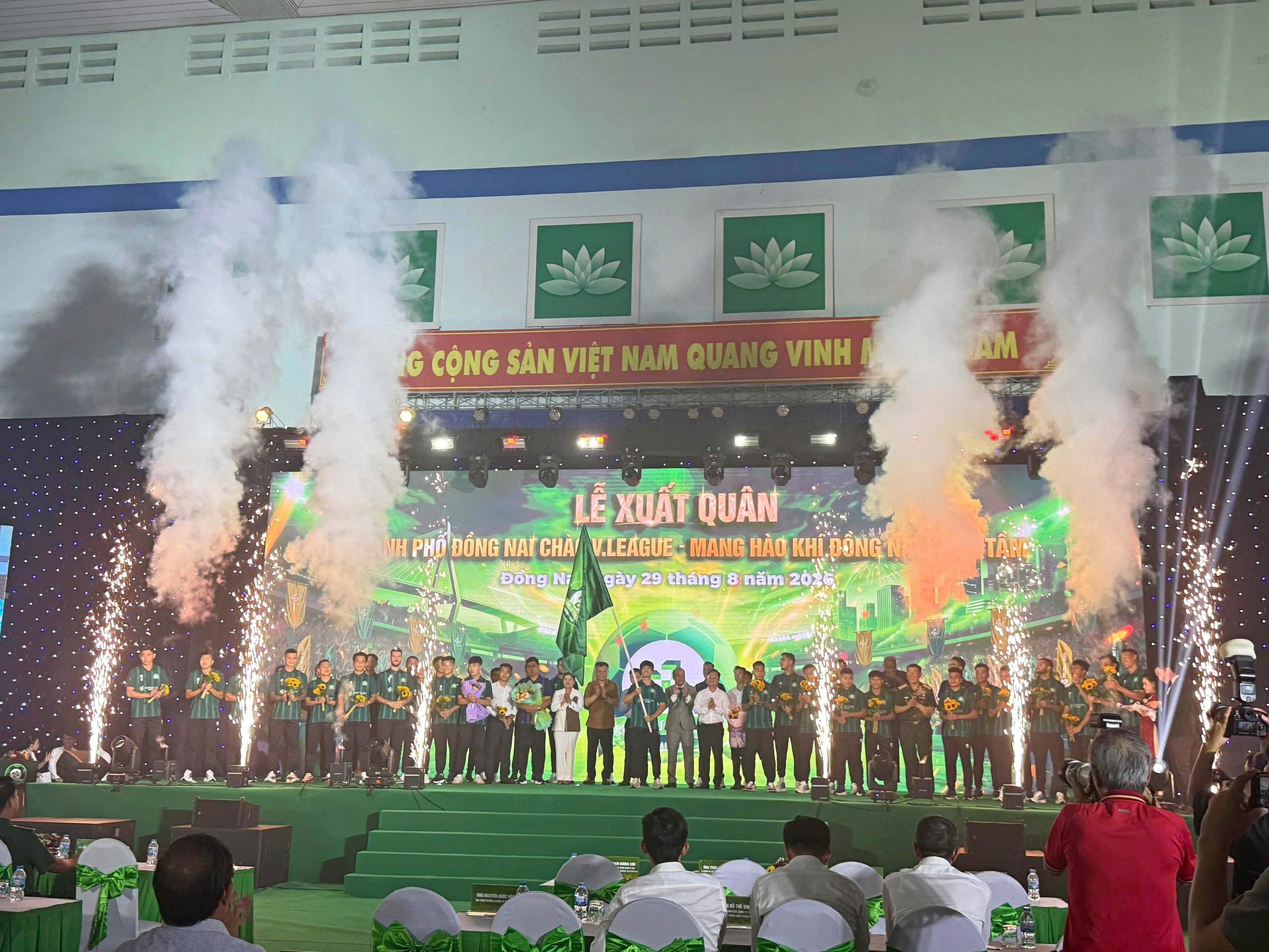 Hệ Thống Âm Thanh Ánh Sáng Cho Sự Kiện 500 Khách Cần Gì?